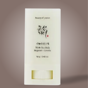 Containing silica powder, the formula absorbs excess sebum for a long-lasting matte finish